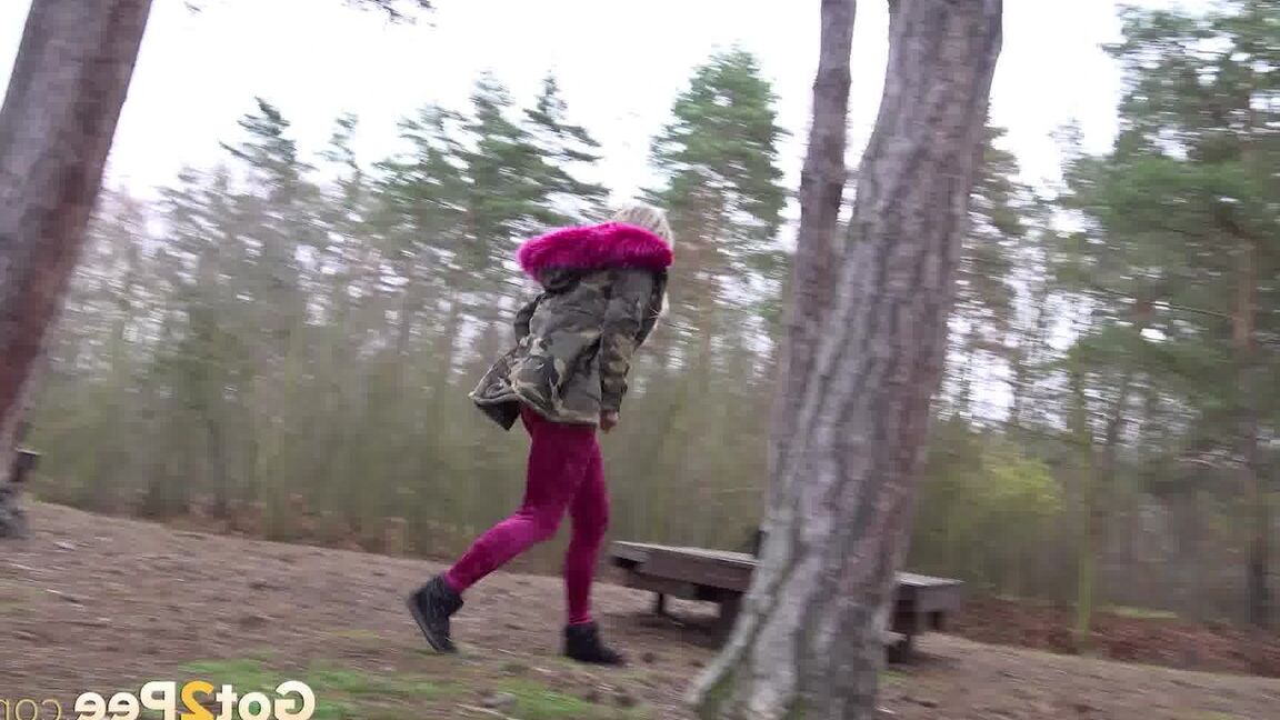15P Long haired blonde makes a mess during outdoor pee
