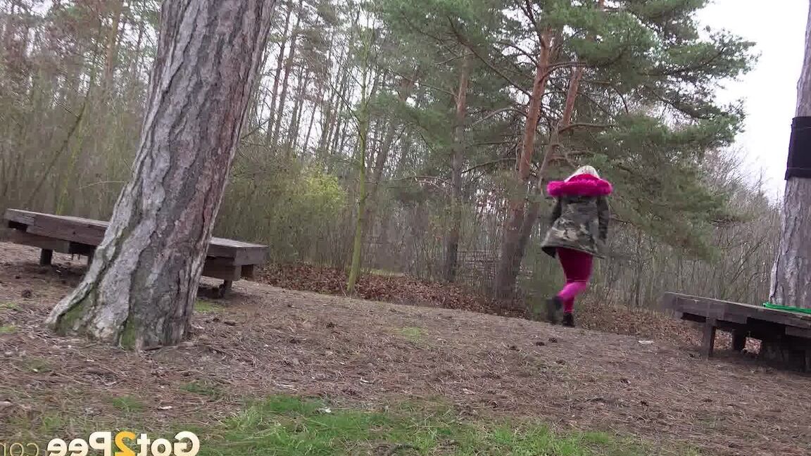 15P Long haired blonde makes a mess during outdoor pee