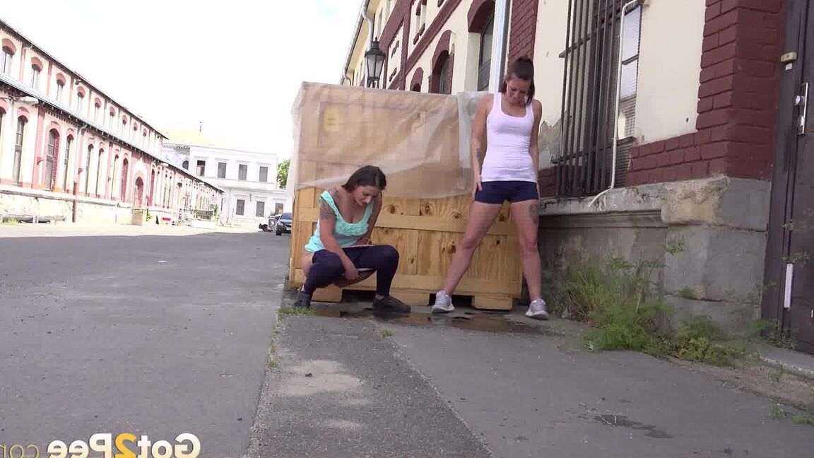 15P Best friends piss in the city together in public