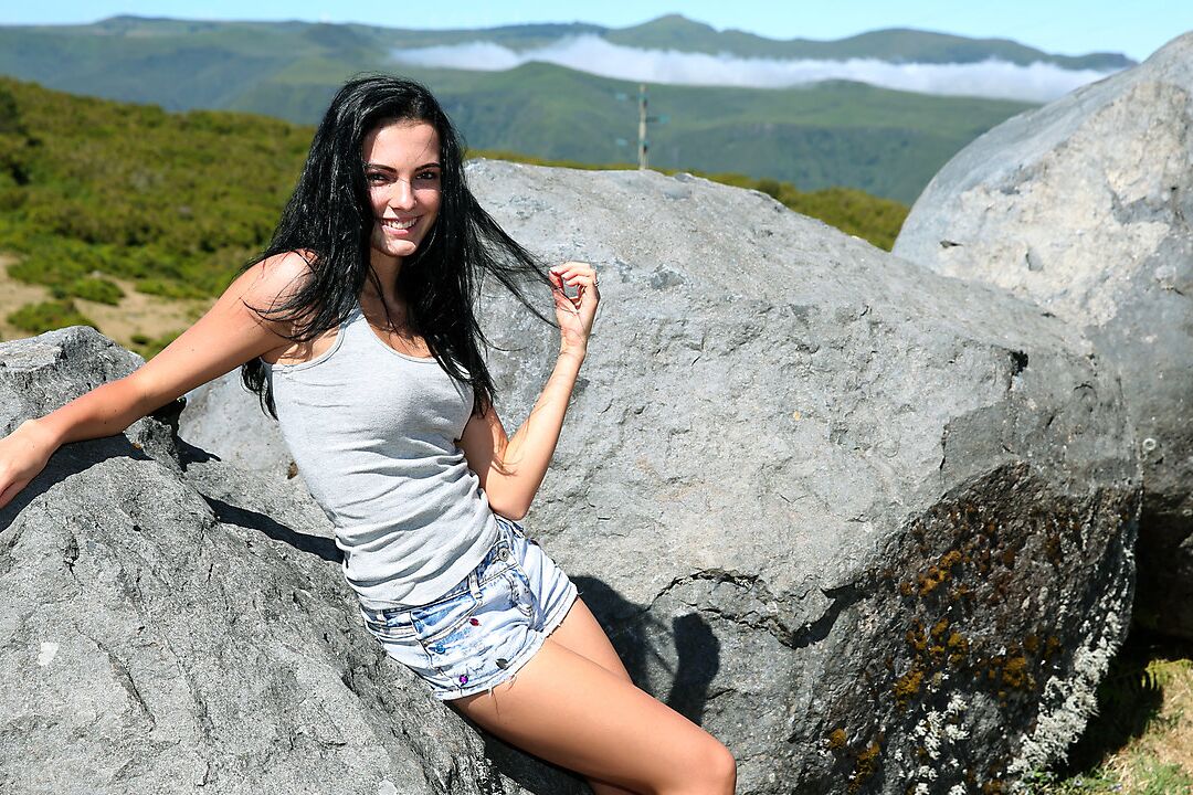 16P Dark haired girl finds herself in a field and needing to take a piss