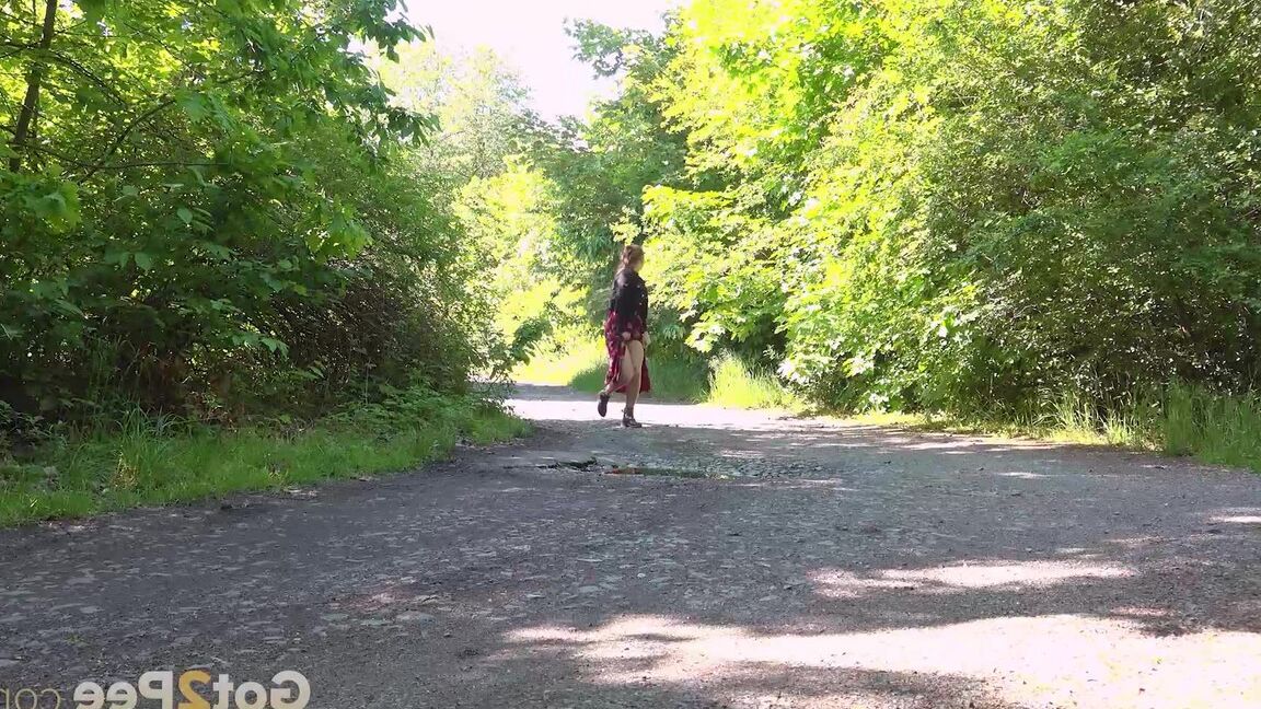 15P Chrissy Fox rushes to piss in the countryside