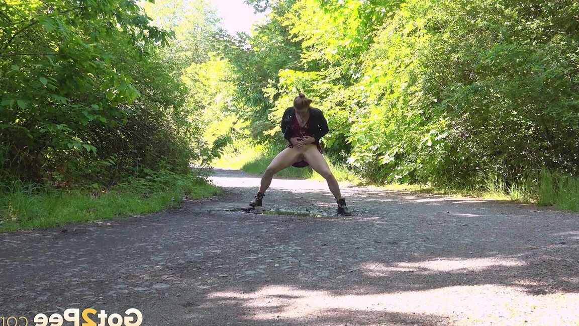 15P Chrissy Fox rushes to piss in the countryside