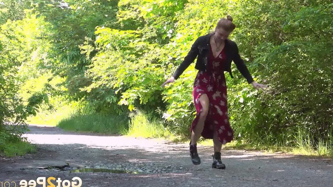 15P Chrissy Fox rushes to piss in the countryside