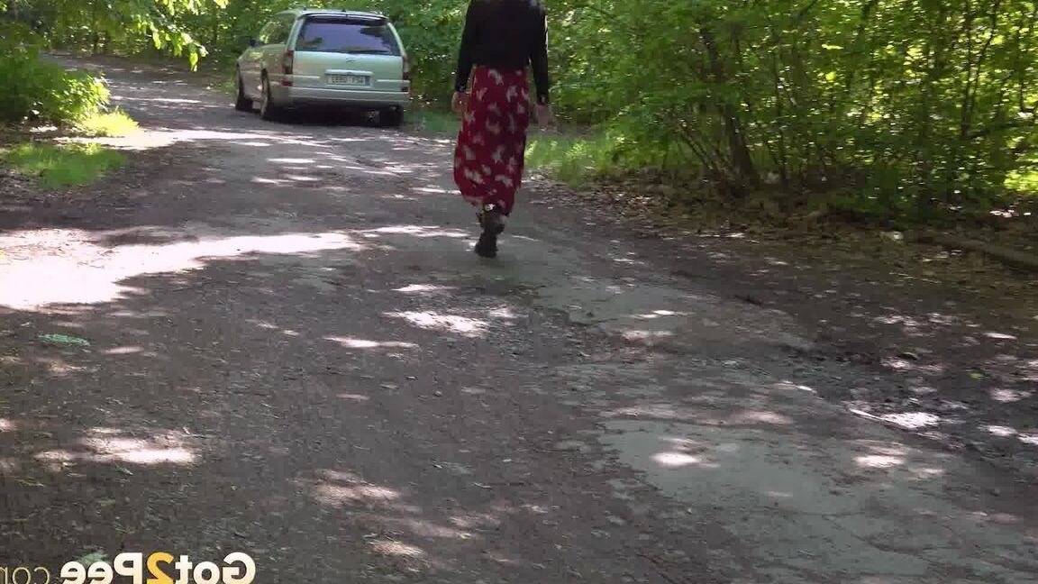 15P Chrissy Fox rushes to piss in the countryside