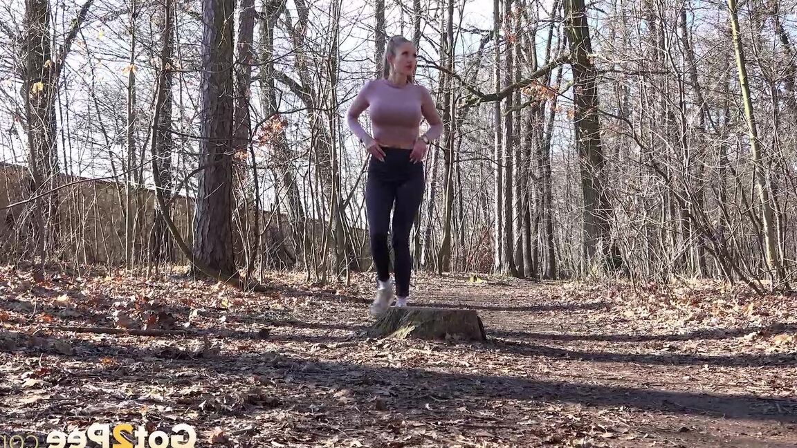 15P Gorgeous European squats in the woods to piss