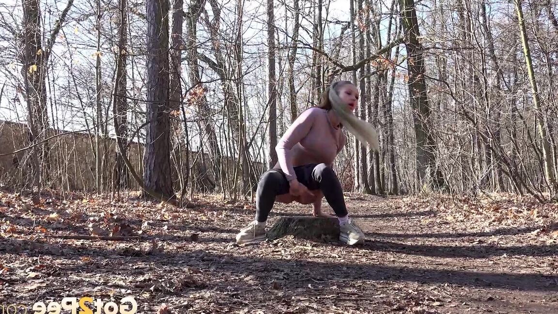 15P Gorgeous European squats in the woods to piss