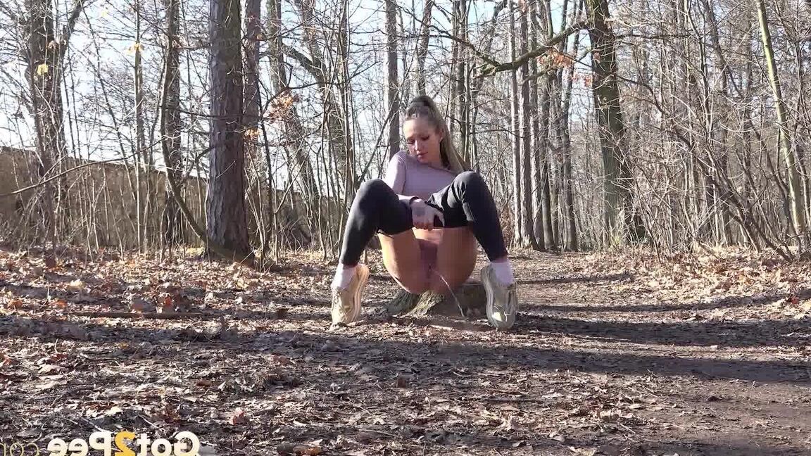 15P Gorgeous European squats in the woods to piss