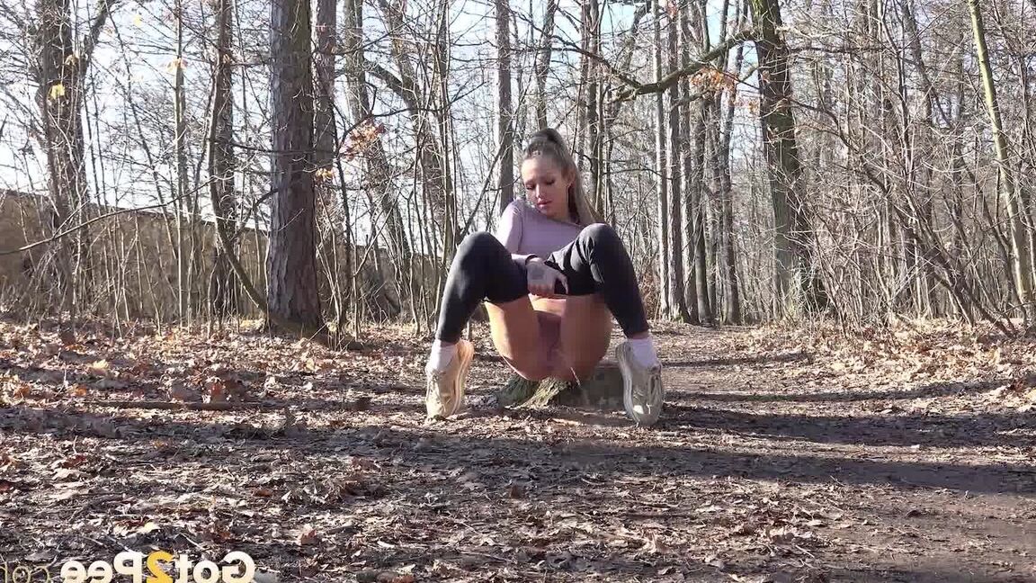 15P Gorgeous European squats in the woods to piss