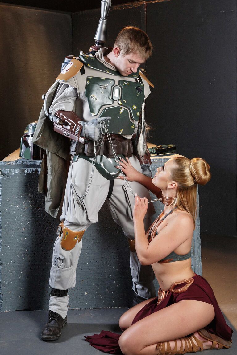 21P La beauté du cosplay Abby Cross baise le ravisseur
