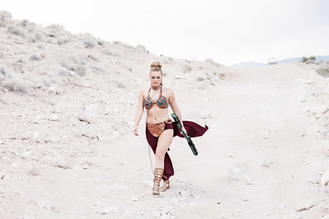21P La beauté du cosplay Abby Cross baise le ravisseur