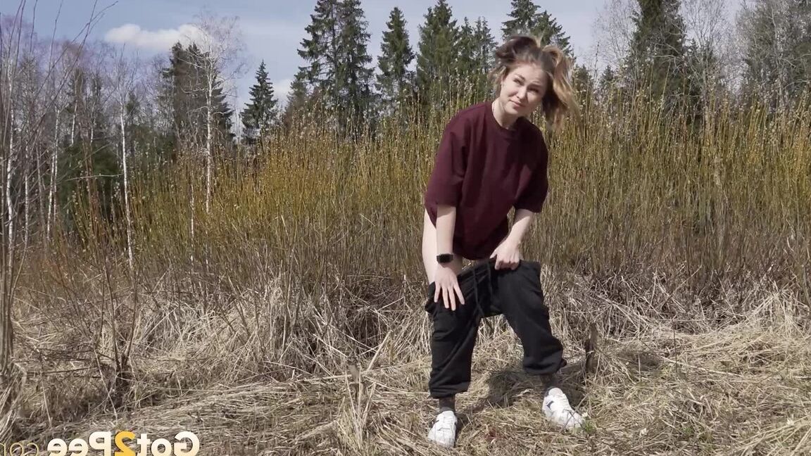 15P European babe squats on wasteland to piss