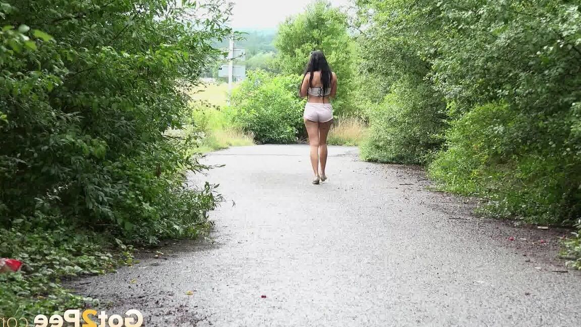 15P Tattooed hottie Miriam has to squat for a pee while walking on a trail