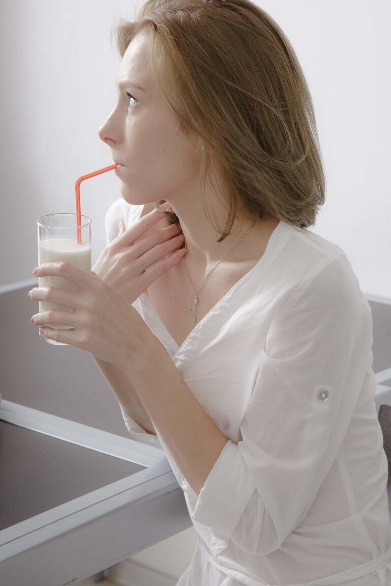 21P ガールフレンドのダニエラ C はクンニリングスを受け、昼食後に熱いセックスを楽しみます