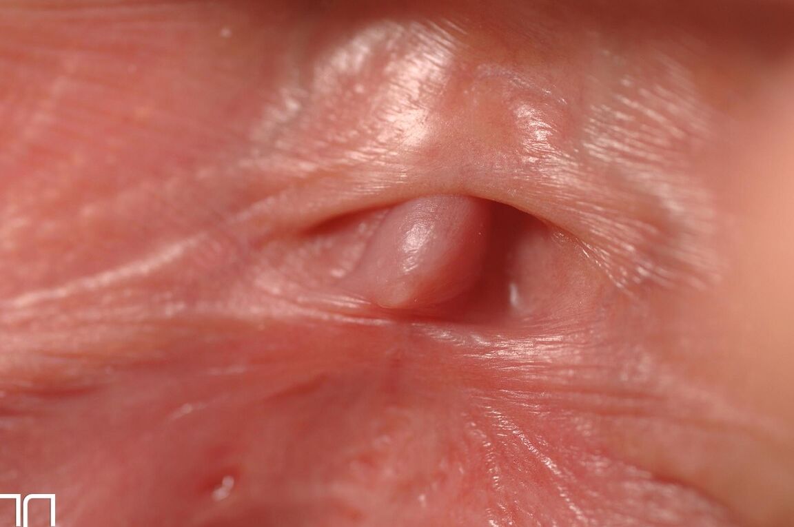 21P Sexy Playful Anne gibt atemberaubende Nahaufnahmen ihrer köstlichen rosa Muschi
