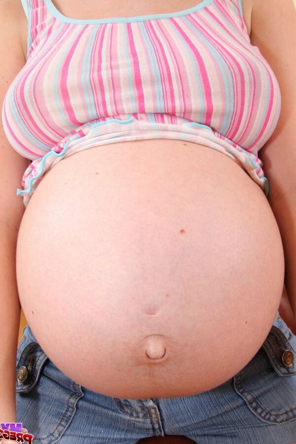 10P Mein schwangeres, schwangeres, bekleidetes Amateurbaby