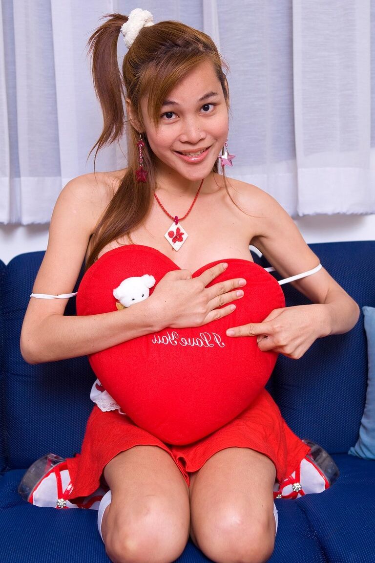 17P Travesti gracinha Cherry tira saia