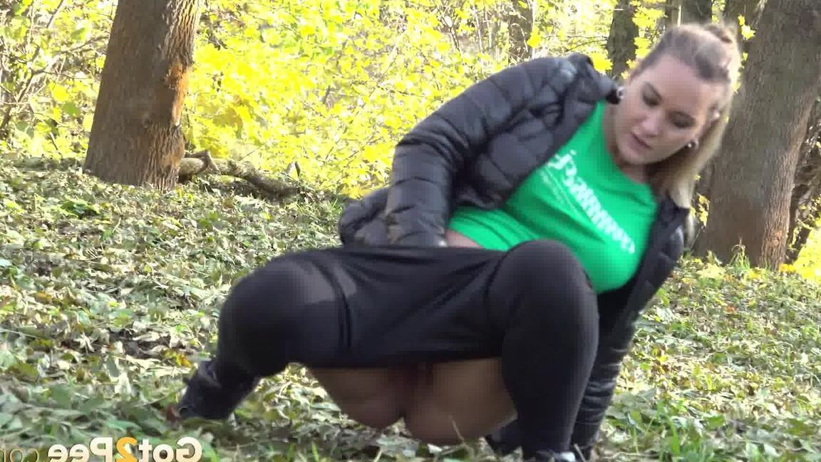 15P White girl Naomi Bennet takes a piss in a park on a chilly day