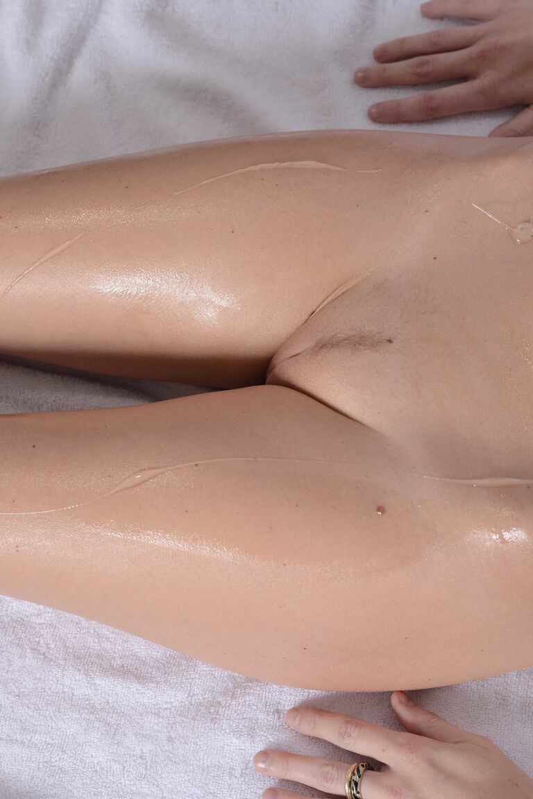 21P Stunning babe Riley Evans gets oiled up and fucked on her massage session