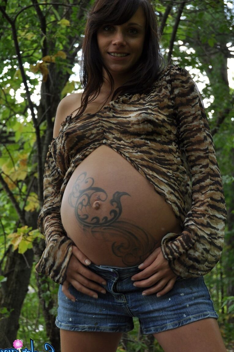 16P Pregnant amateur Brianna shows tits and twat plus swollen belly in the woods