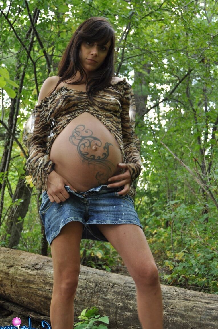 16P Pregnant amateur Brianna shows tits and twat plus swollen belly in the woods