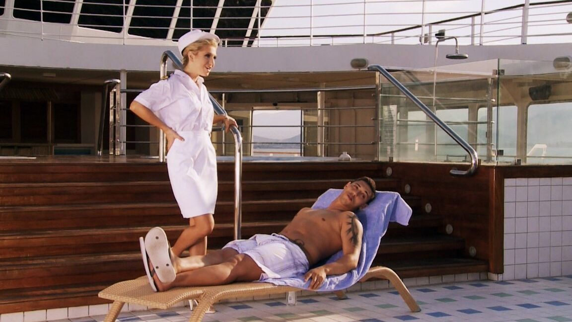 21P La blonde Jaelyn Fox prend une éjaculation sur ses petits seins après une relation sexuelle torride au bord de la piscine