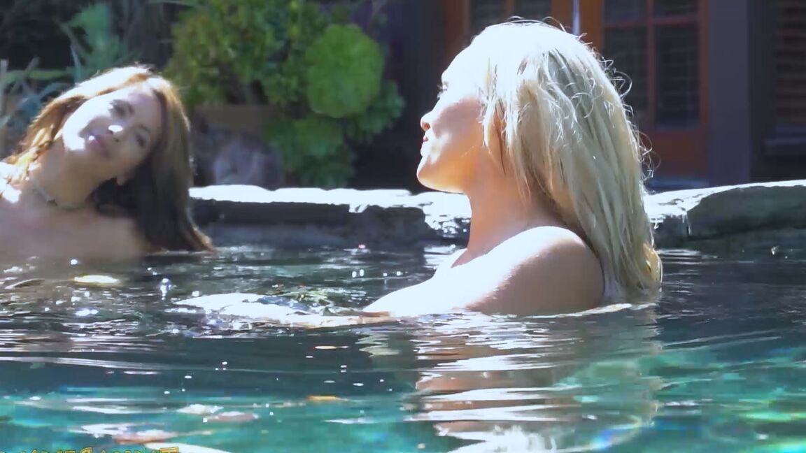 21P Les stars du porno sensuelles Alexis Monroe