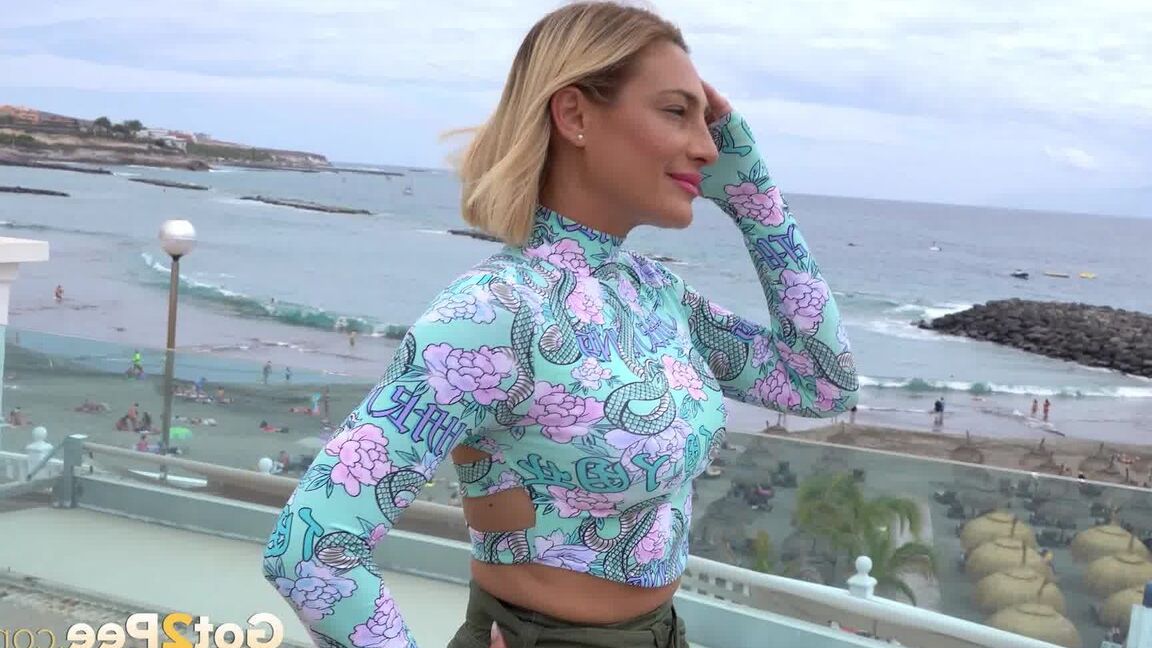 15P Gorgeous blonde squats and pees on the boardwalk