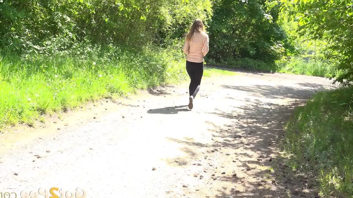 15P Euro girl Cynthia Vellons pulls down her pants to take a piss on a gravel path