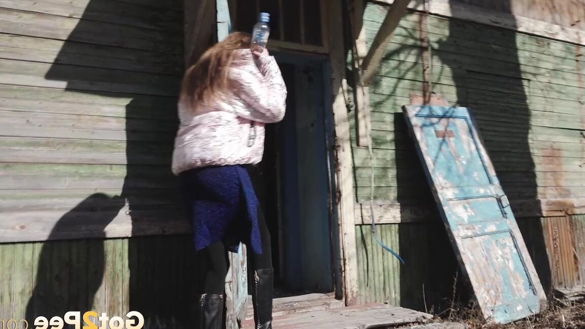 15P Solo girl Vika pulls down black leggings before squatting to pee by a building