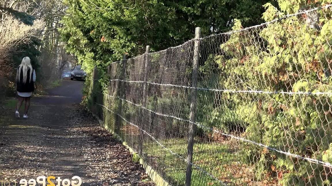15P Blonde Daisy Lee pees outside in the suburbs