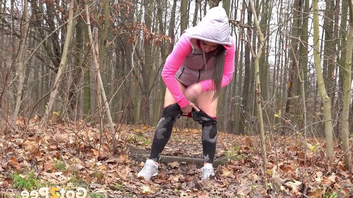 15P White girl Lara Fox takes a piss while out for a walk on a chilly day