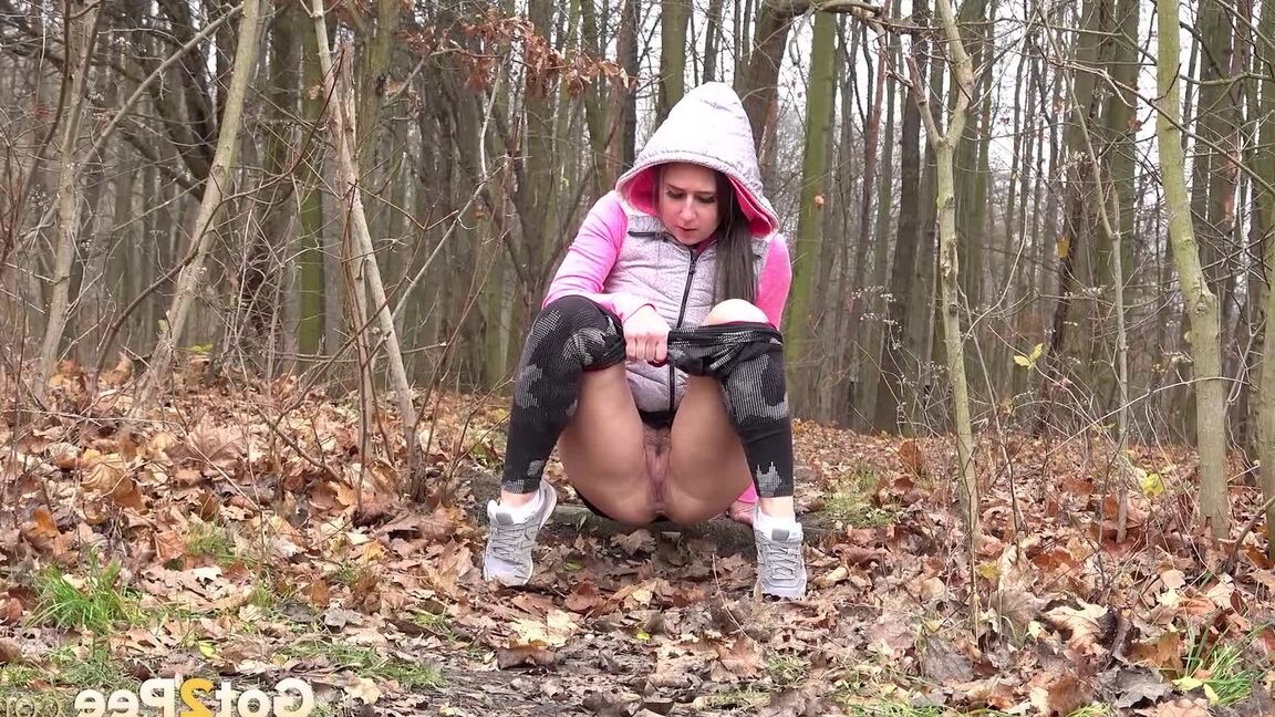 15P White girl Lara Fox takes a piss while out for a walk on a chilly day