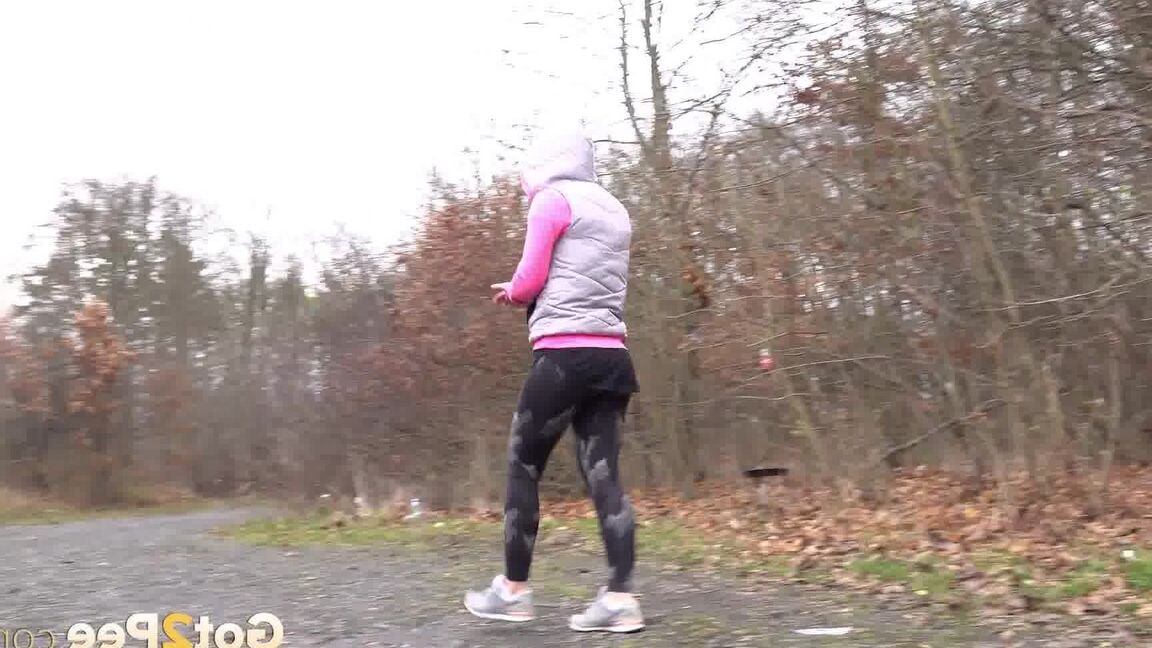 15P White girl Lara Fox takes a piss while out for a walk on a chilly day