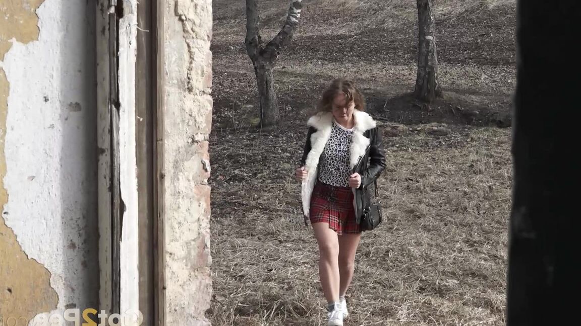 15P European girl Rita ducks into an abandoned building for a badly needed pee