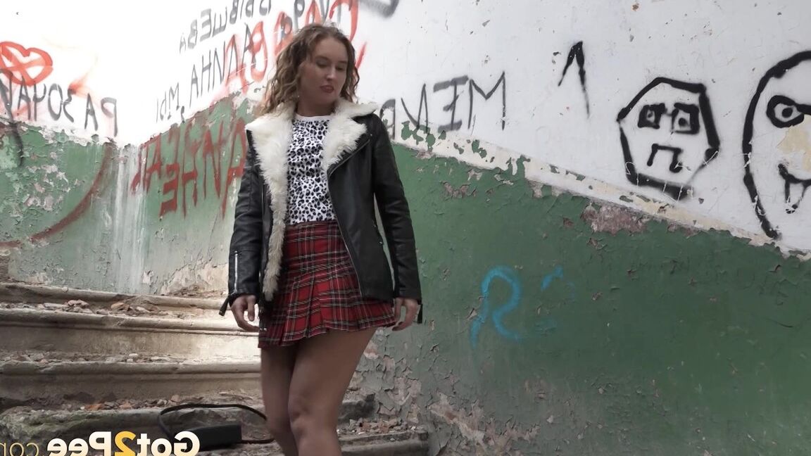 15P European girl Rita ducks into an abandoned building for a badly needed pee