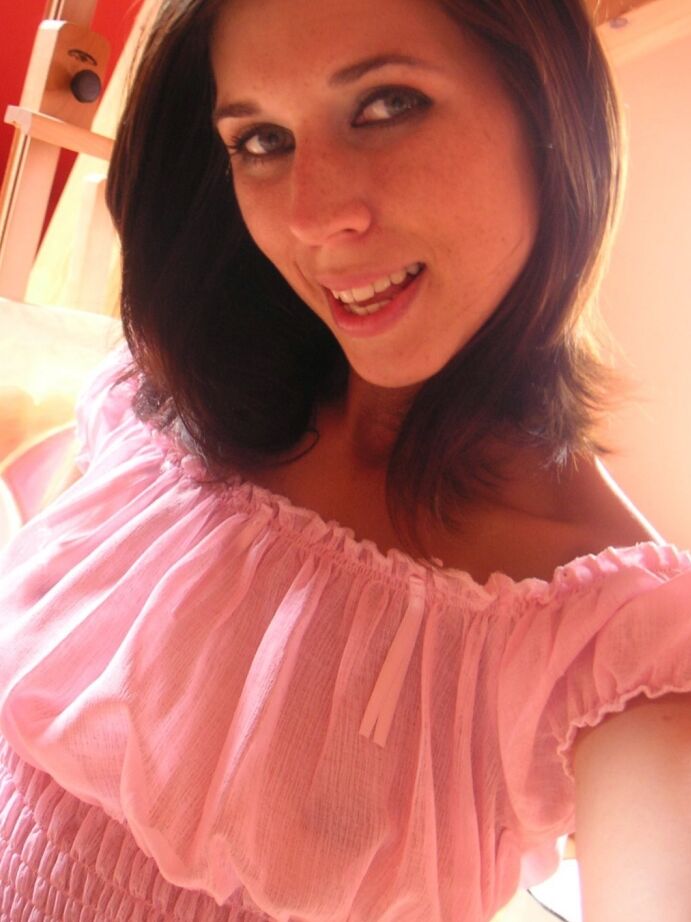 16P Sweet babe with pretty face stripping and picturing herself