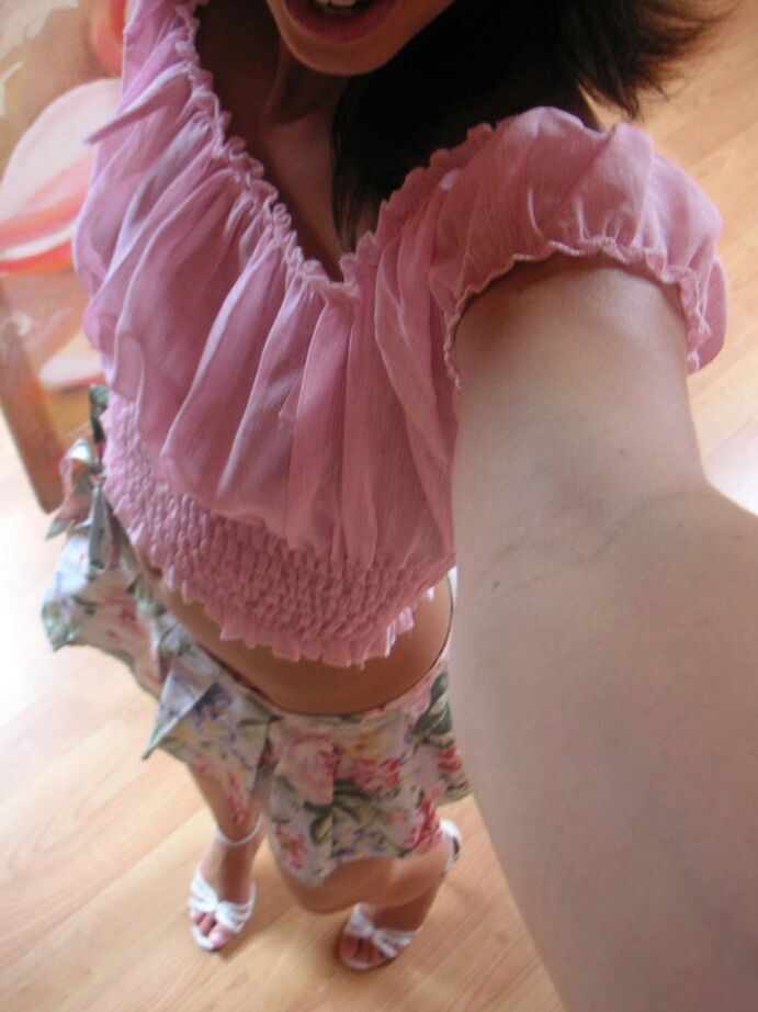 16P Sweet babe with pretty face stripping and picturing herself