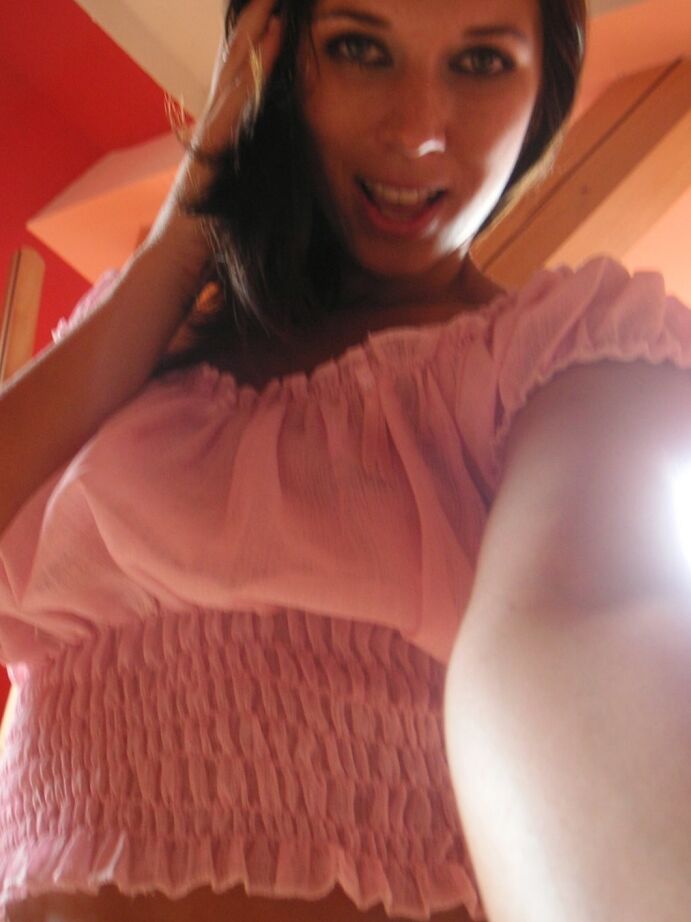16P Sweet babe with pretty face stripping and picturing herself