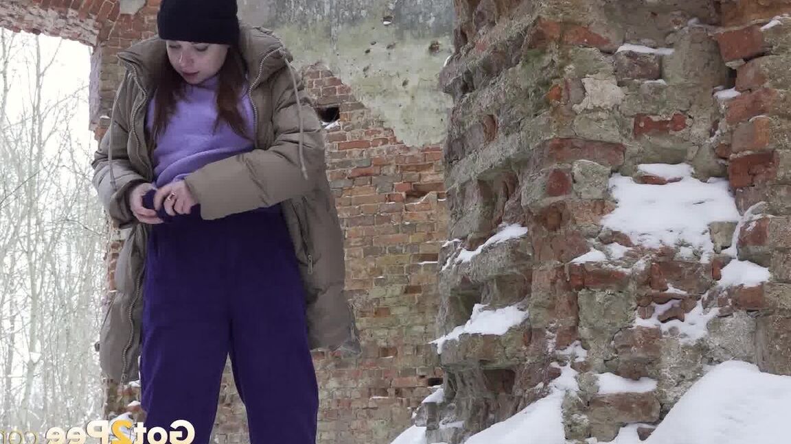 15P Cute brunette squats to piss in the snow