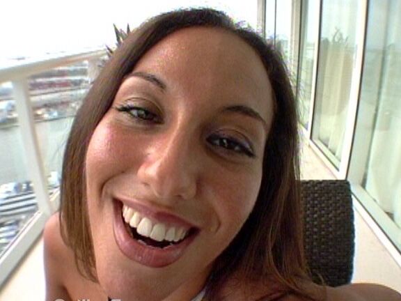 16P A amadora gostosa Adriana DeVille demonstra seus bens e dá uma chupada
