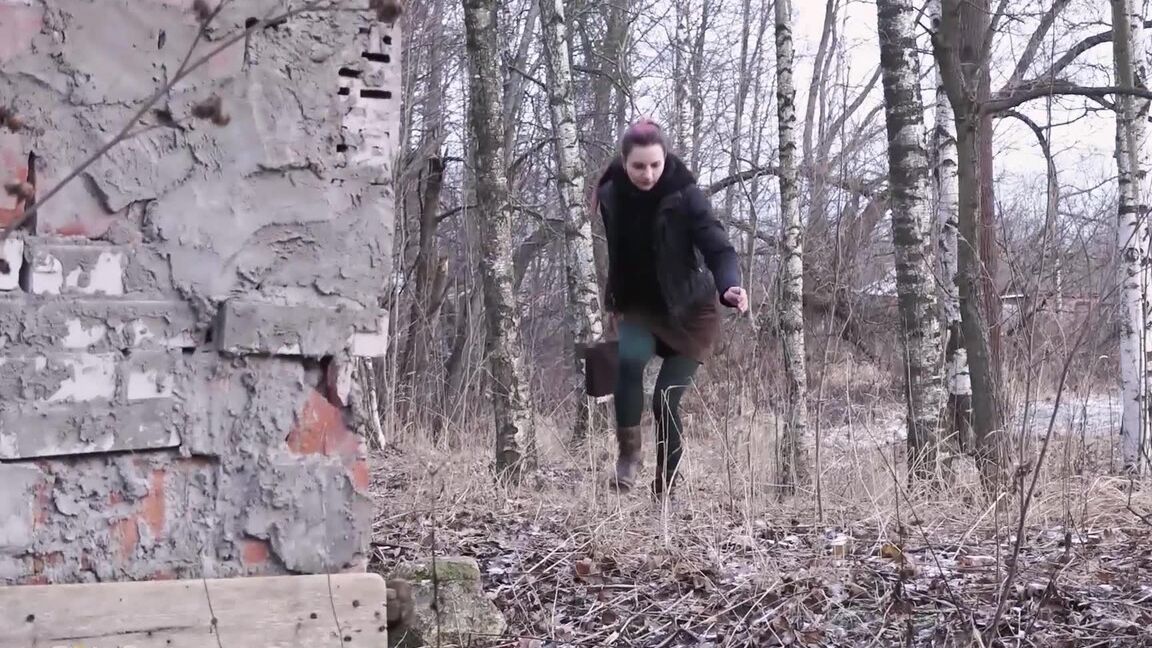15P Caucasian girl pulls down her tights for a piss behind an abandoned building