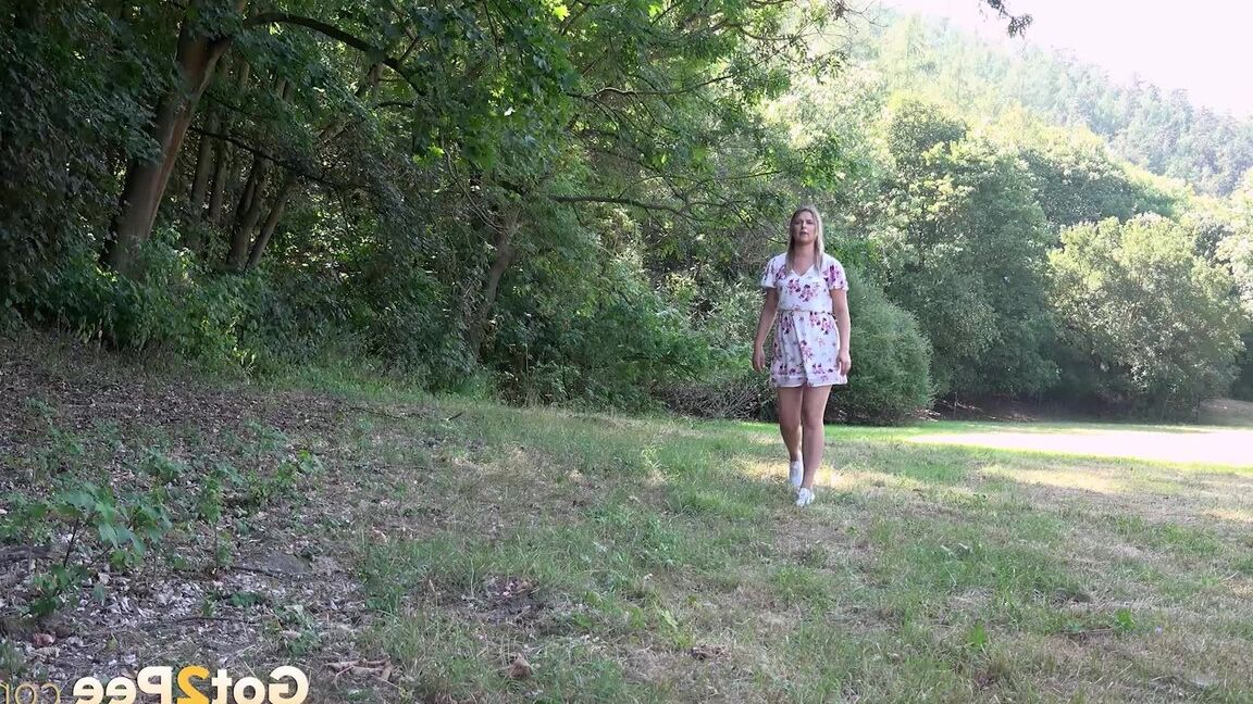 15P White girl Nikki Dream takes a piss in a field while out for a walk
