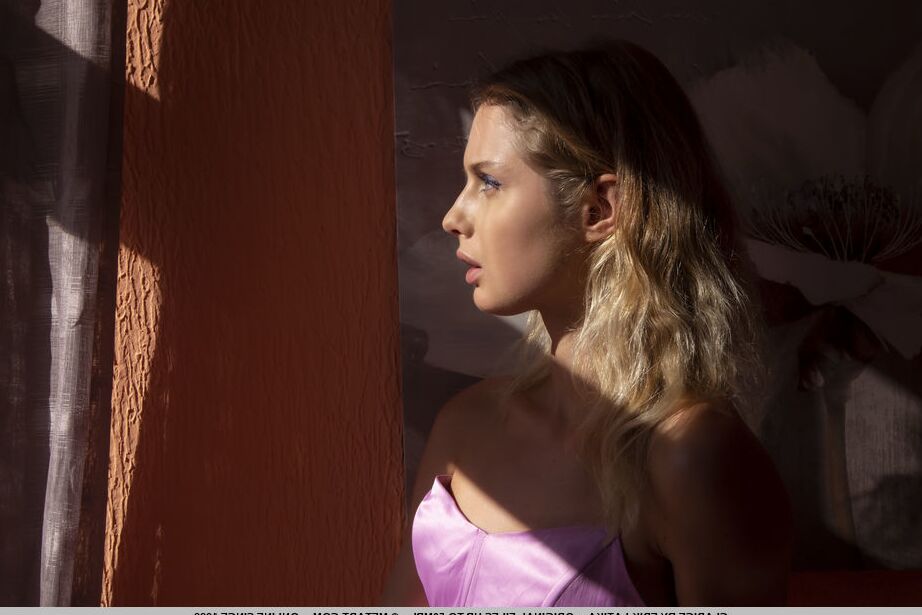 18P Skinny blonde Clarice gets naked over top of a mirror in her bedroom
