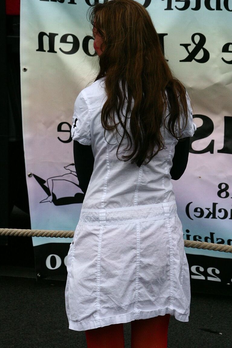 16P Candid shots of clothed teen girls doing their thing out in public