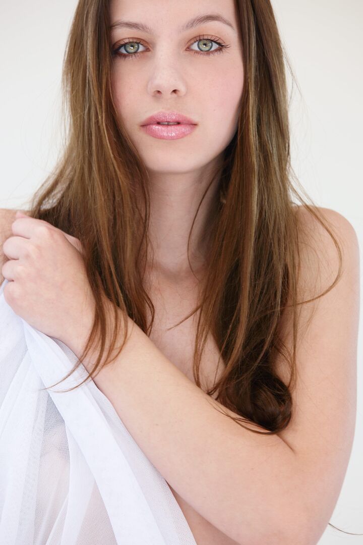 16P Erotic model Jamie has a pretty face and nice firm small tits