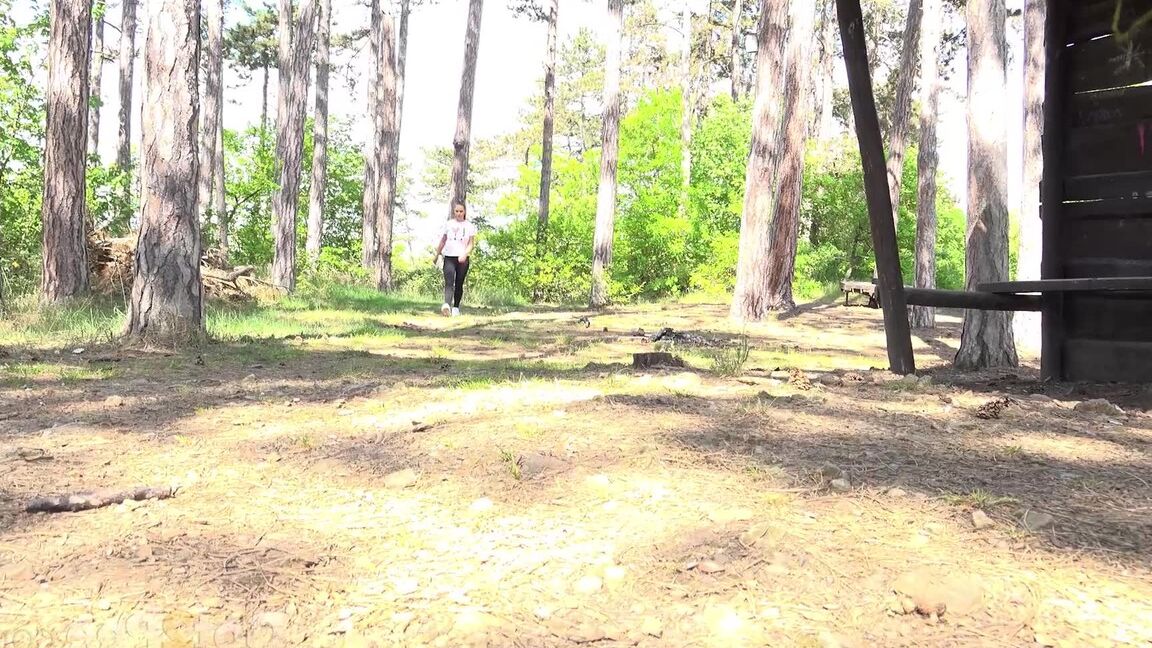 15P ナオミ・ベネトが小便の絶望を和らげる