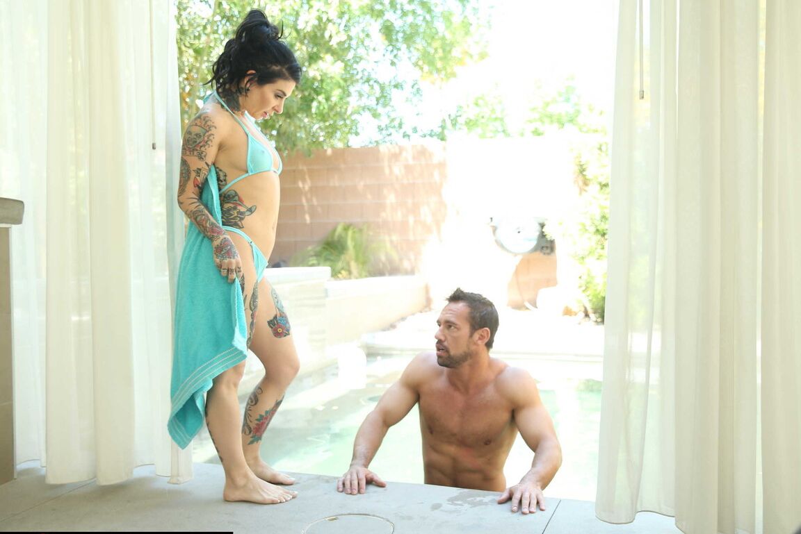 21P Nena cachonda con tatuajes Joanna Angel se abre de piernas y es embestida