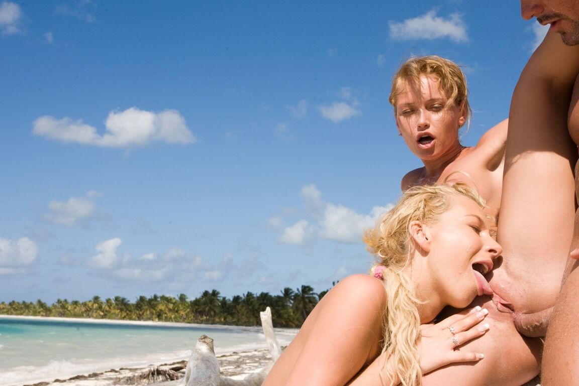 21P Loira Angelina Love curtindo um sexo anal FFM totalmente nu na praia