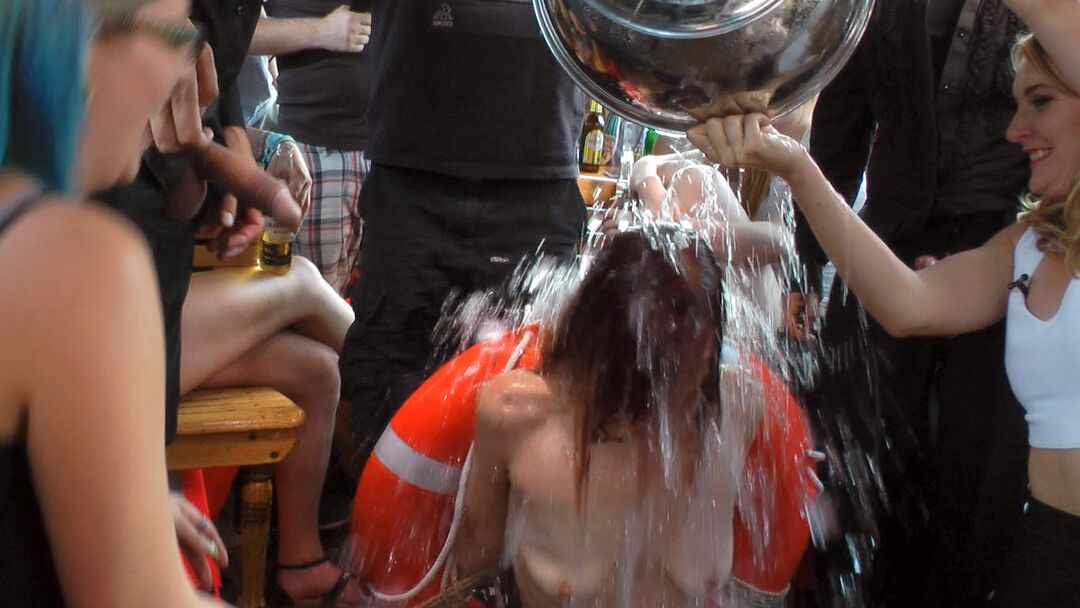 21P Public Disgrace Conny Dachs, Isabella Lui, Mona Wales