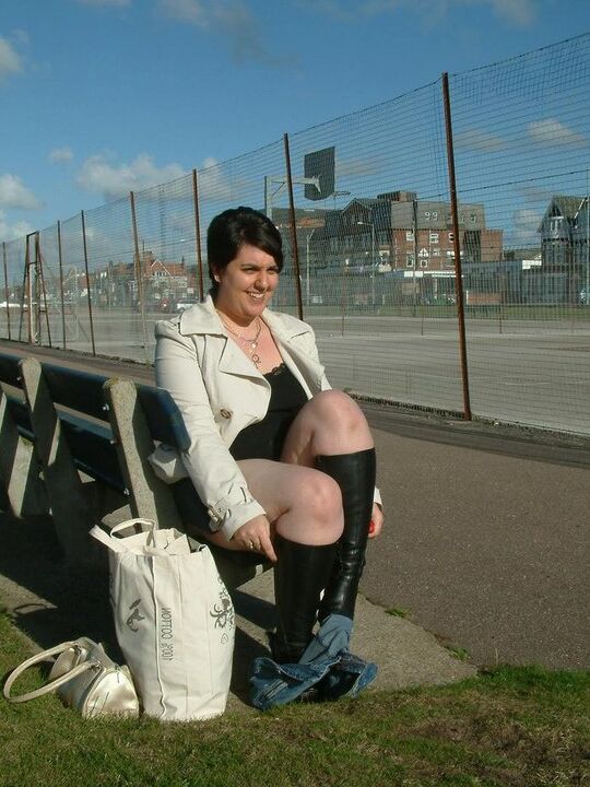 12P Overweight brunette masturbates on a public bench somewhere in the UK